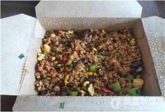 圆纸盒炒饭