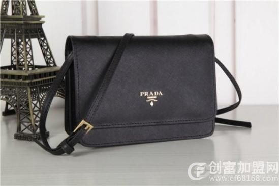 普拉达包包