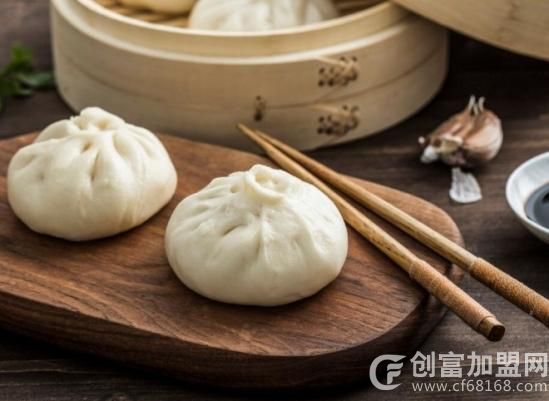 叼舌尖包子