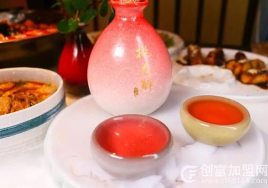 今朝桃花醉小酒馆