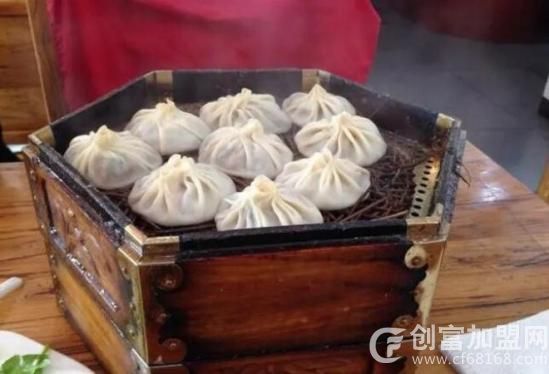贾三灌汤包子