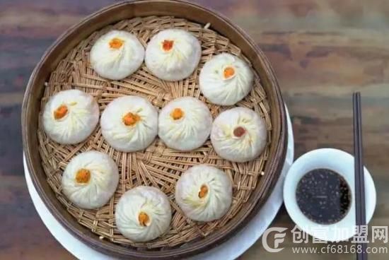 叼舌尖包子