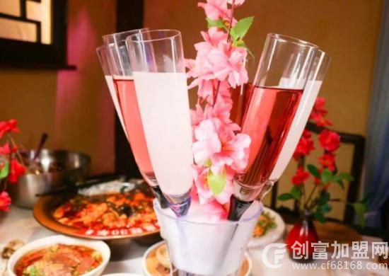 今朝桃花醉小酒馆