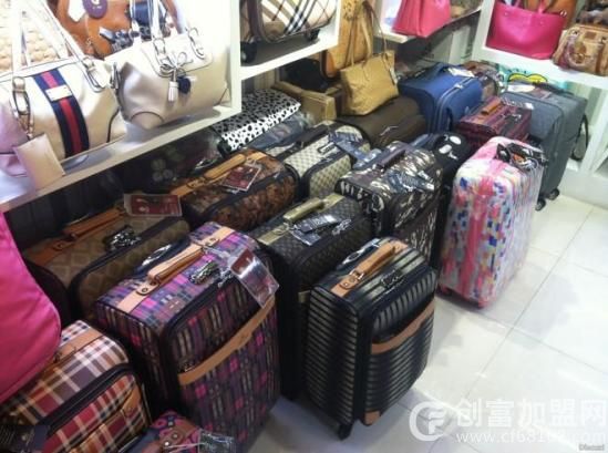 宝丽金箱包