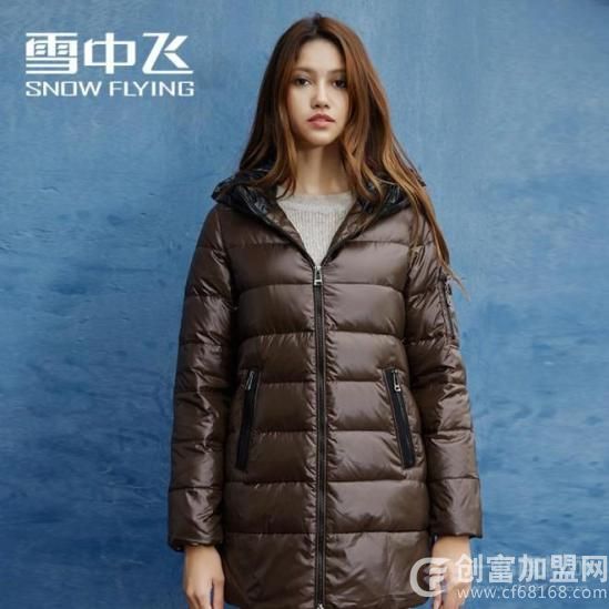 雪中飞羽绒服