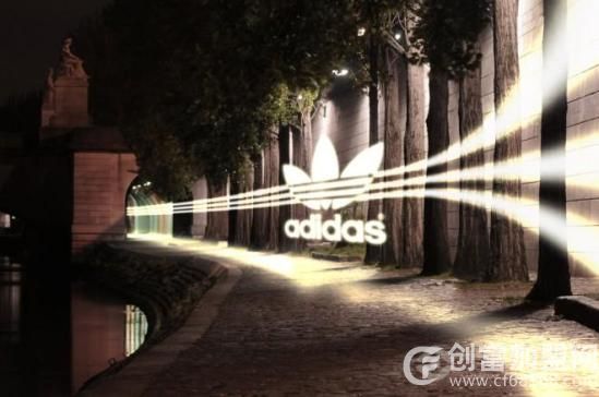 阿迪达斯三叶草