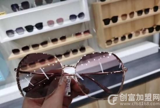 目见眼镜